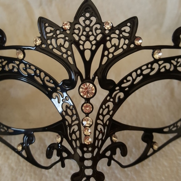 Black Halloween Mask with Rhinestones - Picture 2 of 5